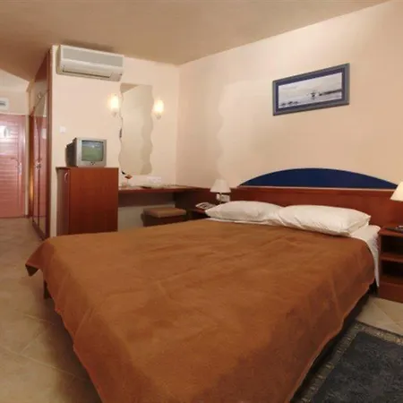 Brzet Hotel 3*